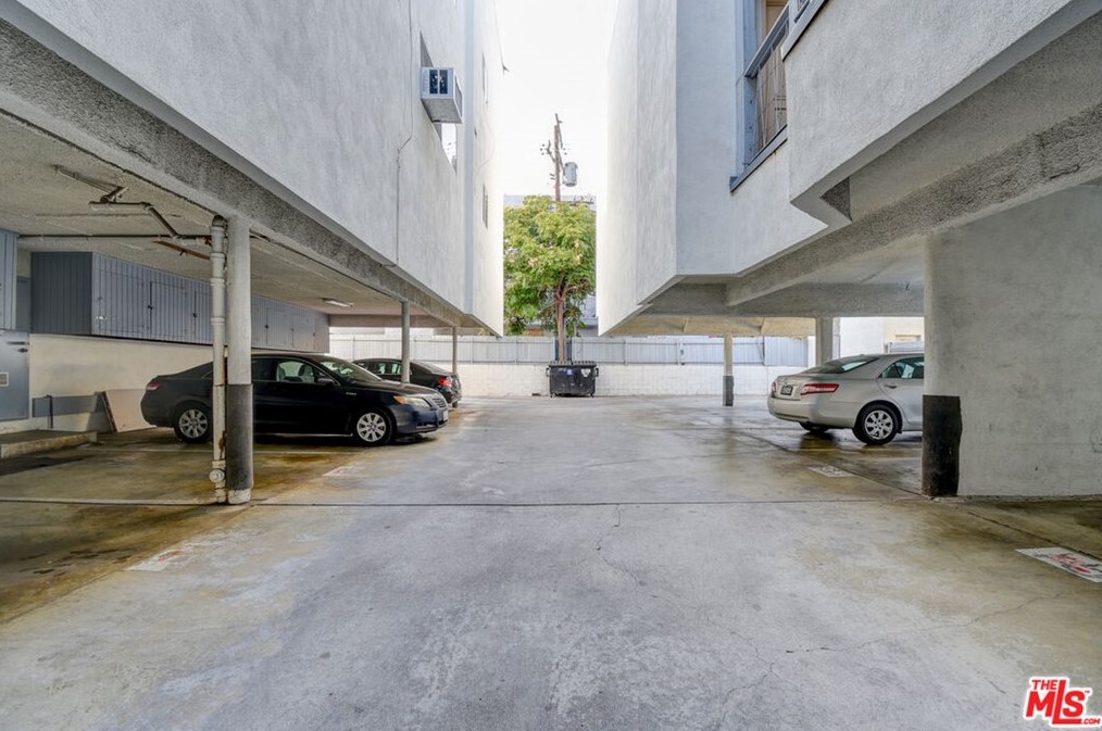 1045 Bedford St, Los Angeles CA  90035-2163 exterior