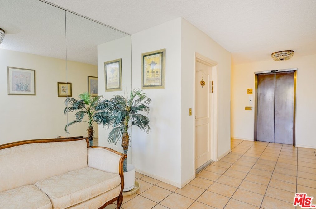 1045 Bedford St, Los Angeles, CA 90035-2163