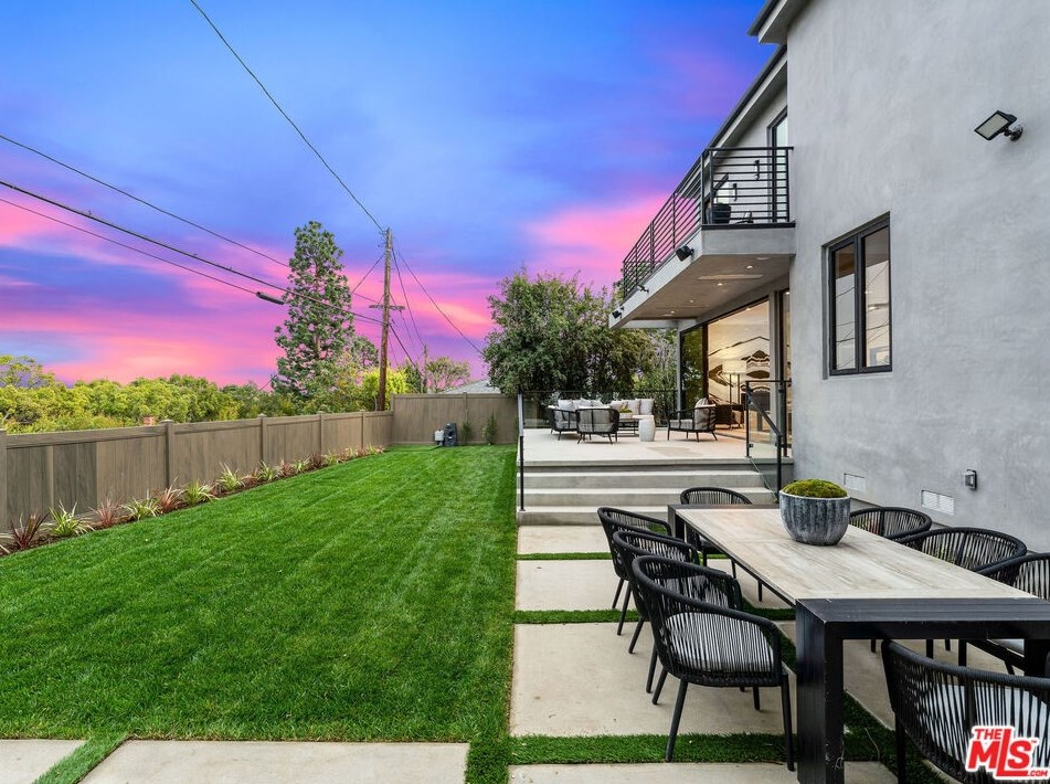 9135 Hillsboro Dr, Los Angeles CA  90034-1125 exterior