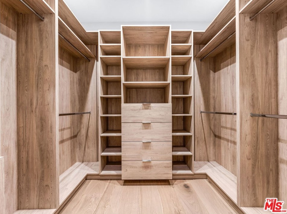 9135 Hillsboro Dr, Los Angeles CA  90034-1125 exterior