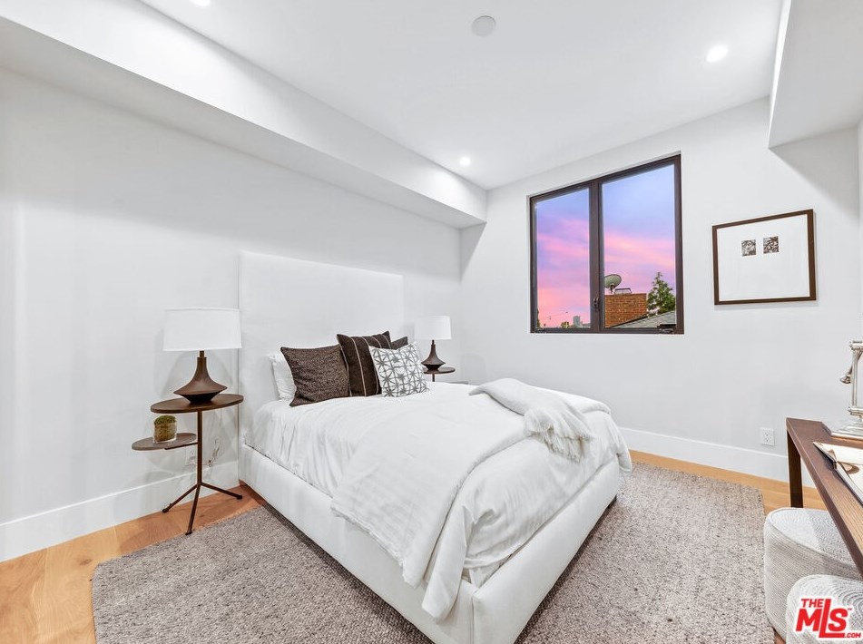 9135 Hillsboro Dr, Los Angeles CA  90034-1125 exterior