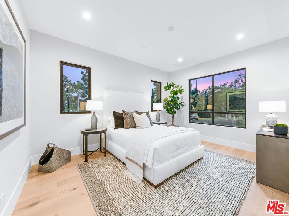 9135 Hillsboro Dr, Los Angeles CA  90034-1125 exterior