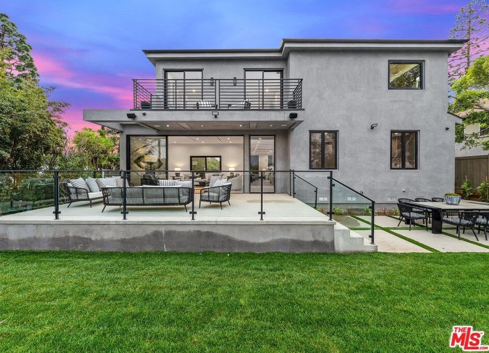 9135 Hillsboro Dr, Los Angeles CA  90034-1125 exterior