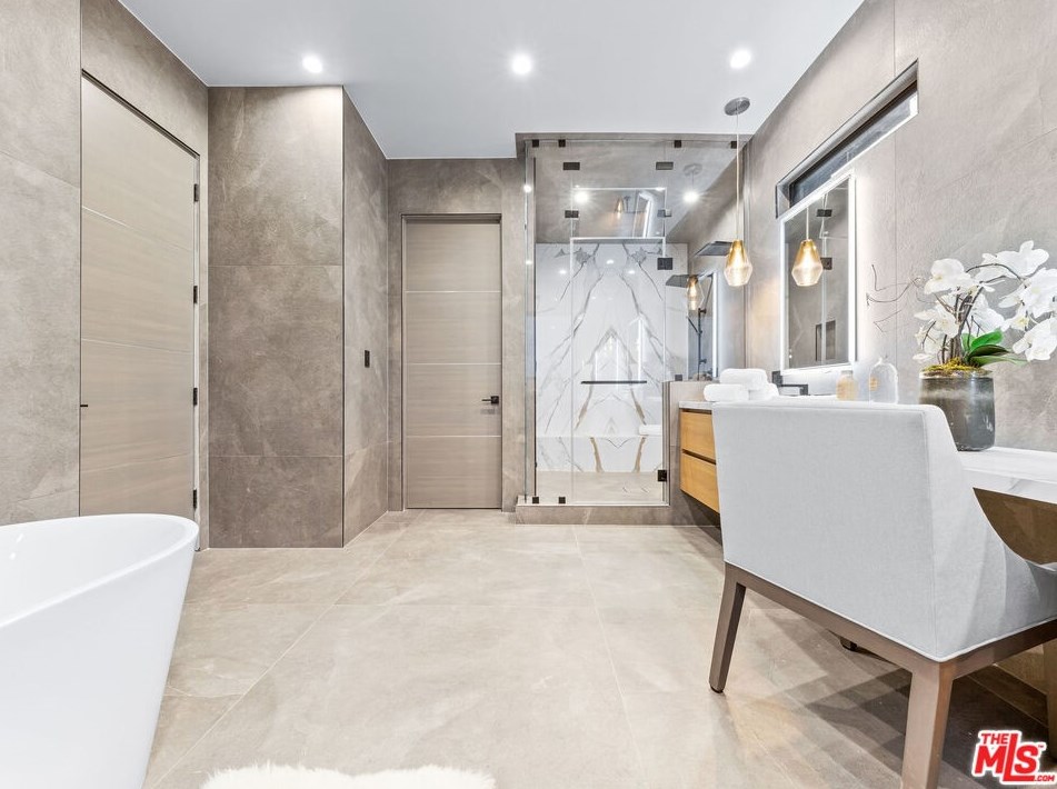 9135 Hillsboro Dr, Los Angeles CA  90034-1125 exterior