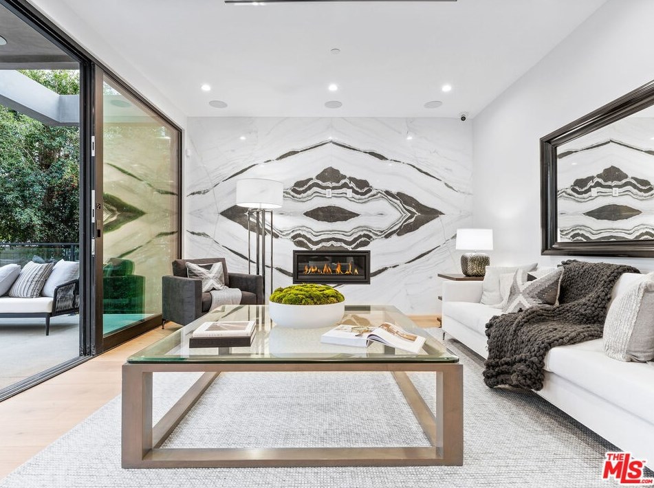 9135 Hillsboro Dr, Los Angeles CA  90034-1125 exterior