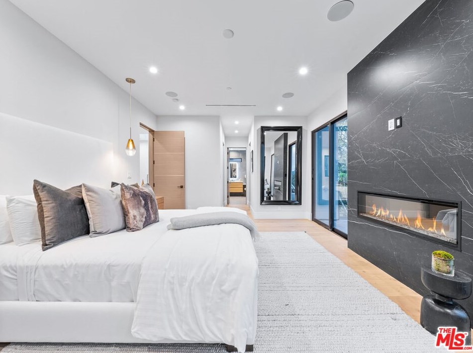 9135 Hillsboro Dr, Los Angeles CA  90034-1125 exterior