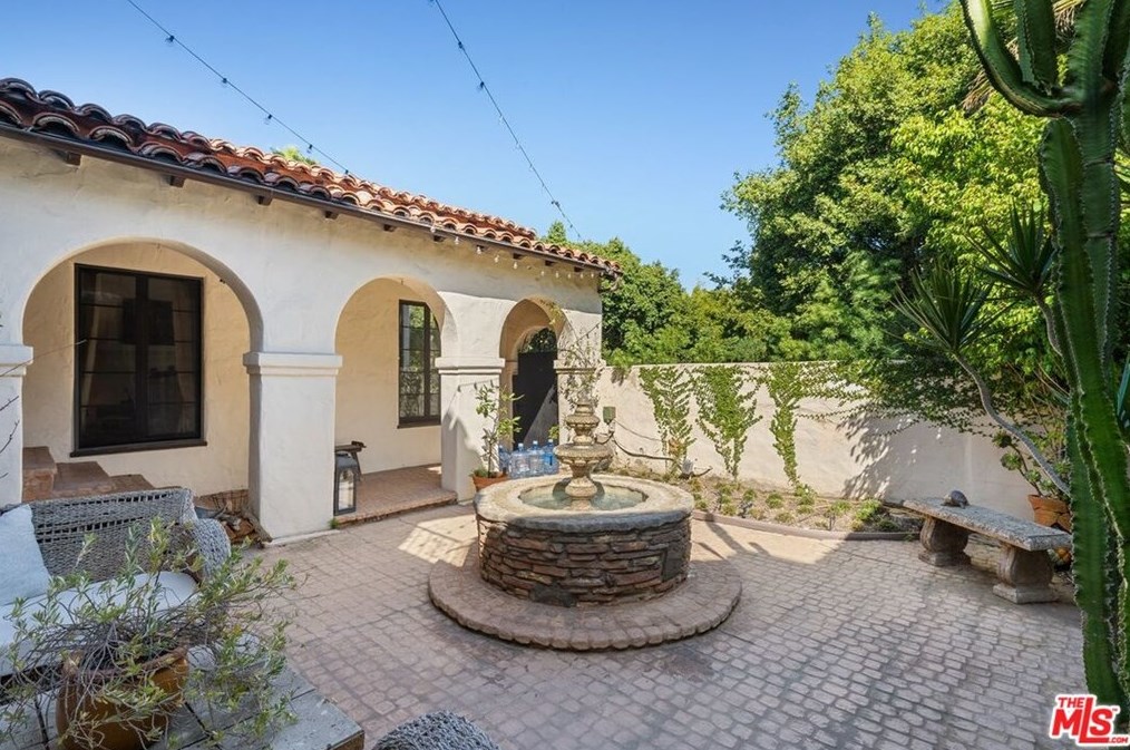 467 Beverwil Dr, Beverly Hills, CA 90212-4209