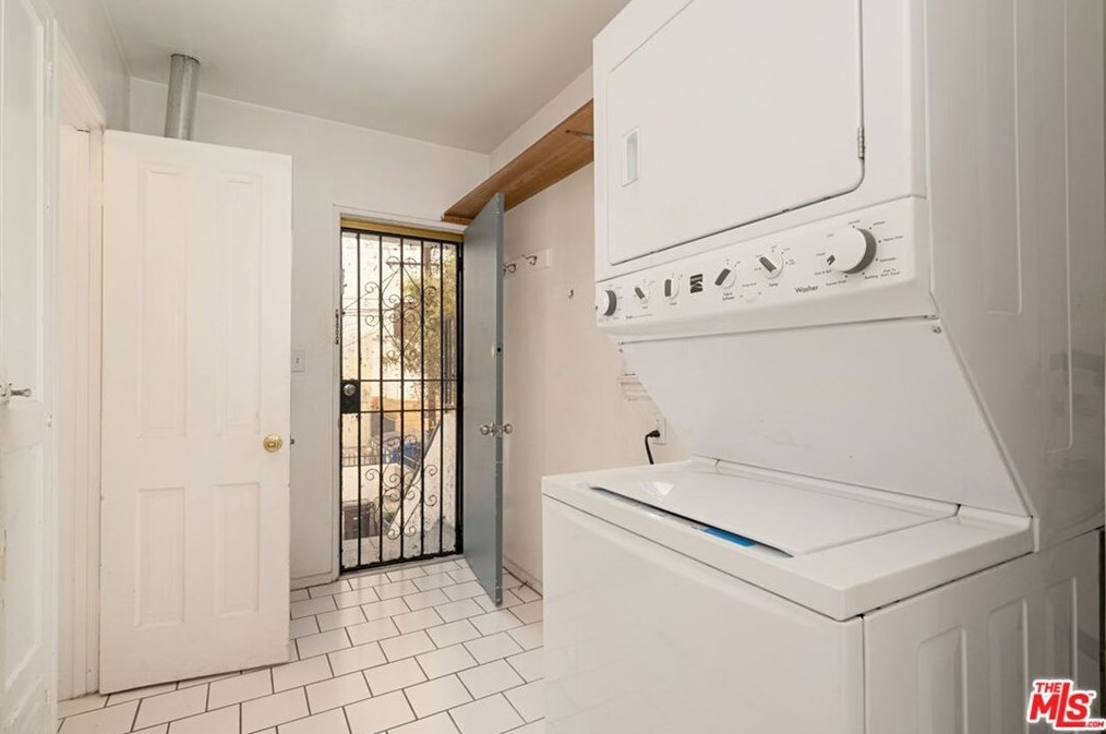 8019 Blackburn Ave, Los Angeles CA  90048-4271 exterior