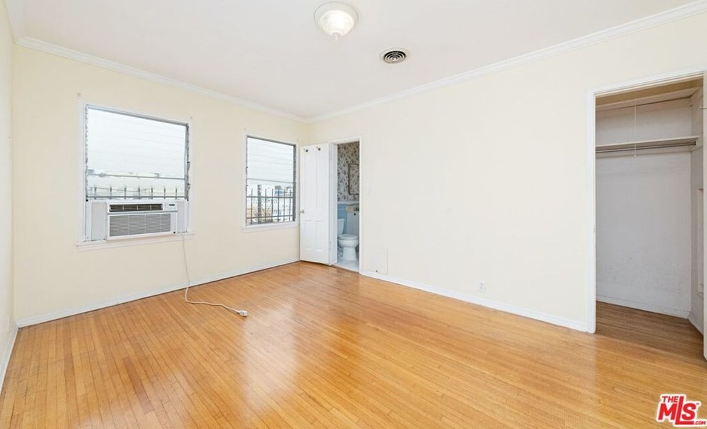 8019 Blackburn Ave, Los Angeles CA  90048-4271 exterior
