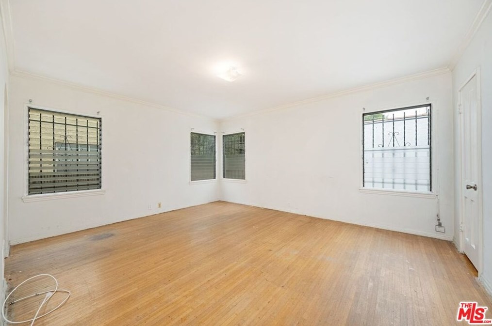 8019 Blackburn Ave, Los Angeles CA  90048-4271 exterior