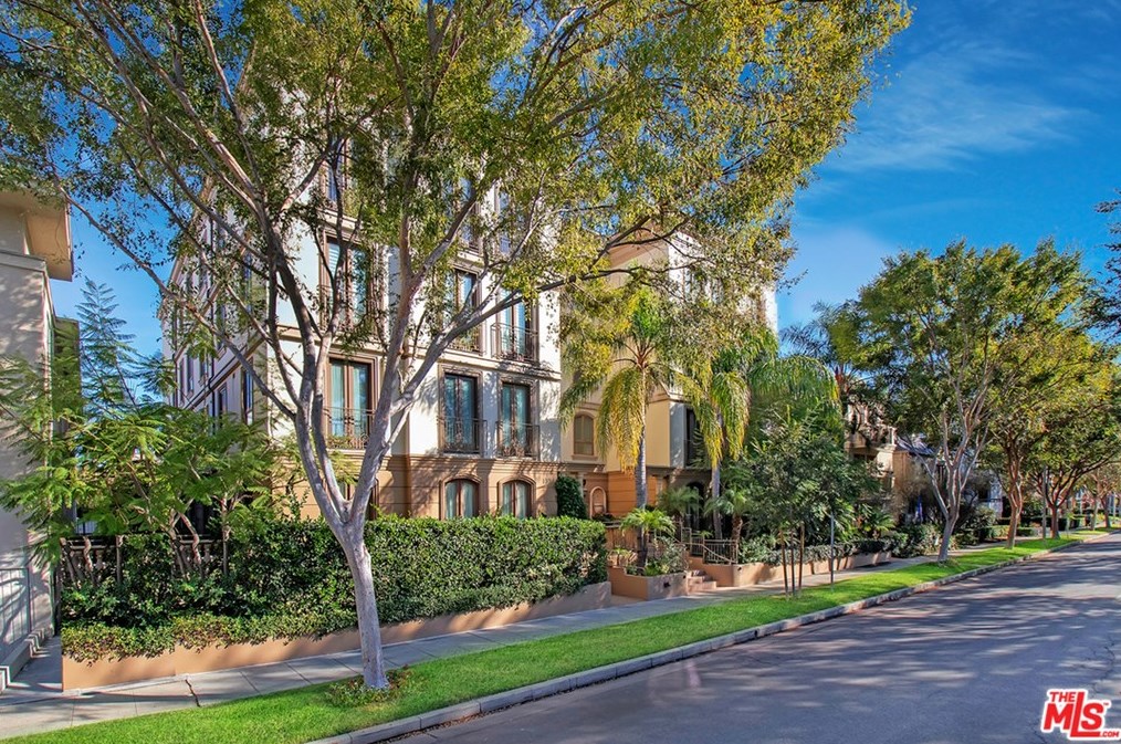 132 S Crescent Dr #401, Beverly Hills, CA 90212