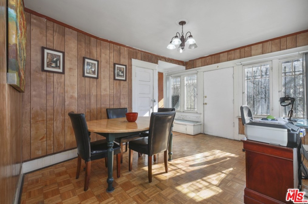 5360 La Cresta Ct, Los Angeles CA  90038-4002 exterior