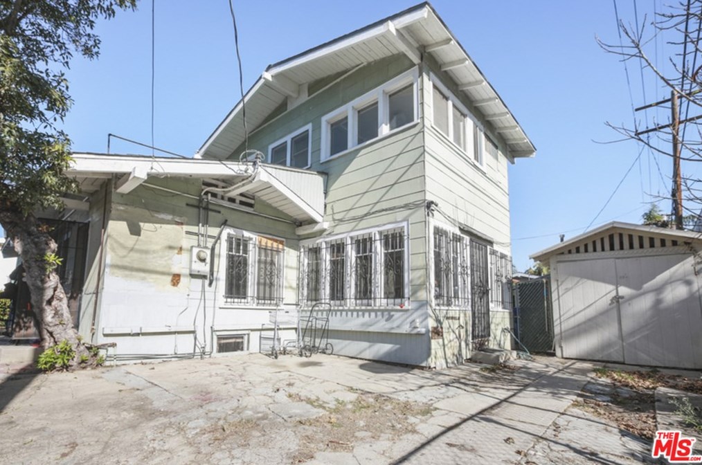 5360 La Cresta Ct, Los Angeles CA  90038-4002 exterior