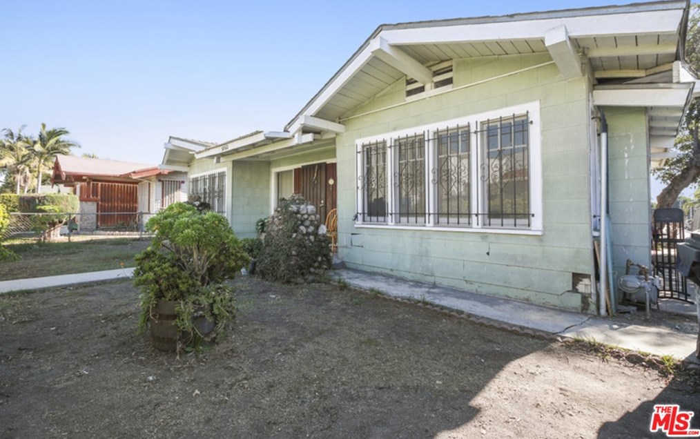 5360 La Cresta Ct, Los Angeles CA  90038-4002 exterior