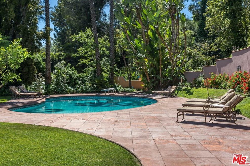 1013 Beverly Dr, Beverly Hills, CA 90210-2328