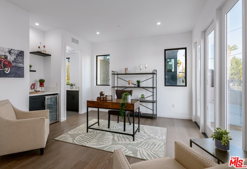 345 La Fayette Park Pl, Los Angeles, CA 90026-4718