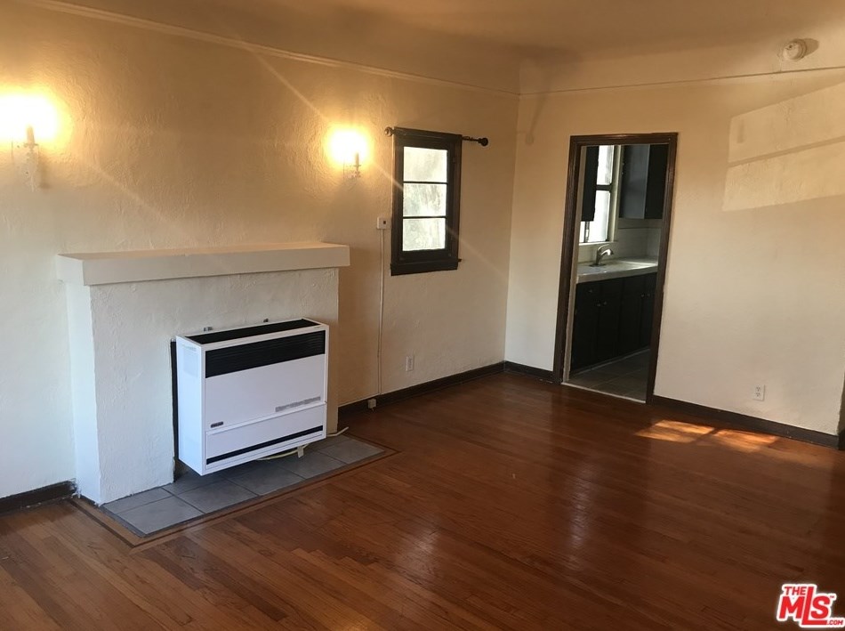 2745 Palm Grove Ave, Los Angeles, CA 90016-2950