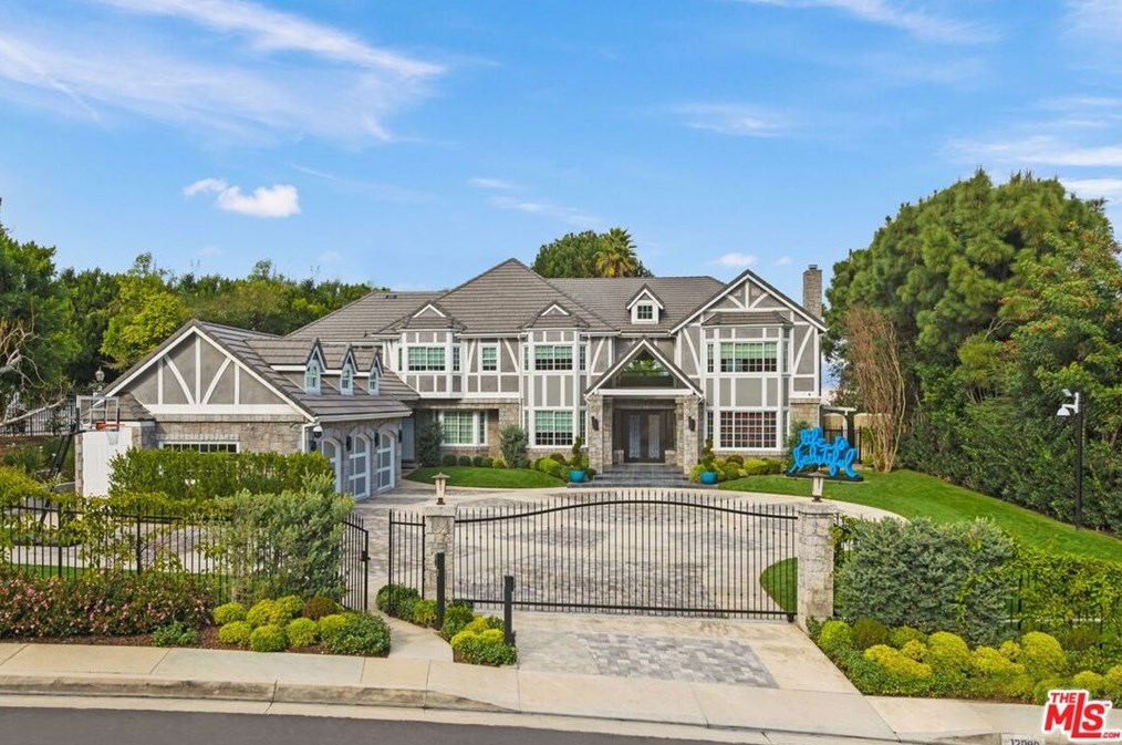 12080 Summit Cir, Beverly Hills, CA 90210-1322