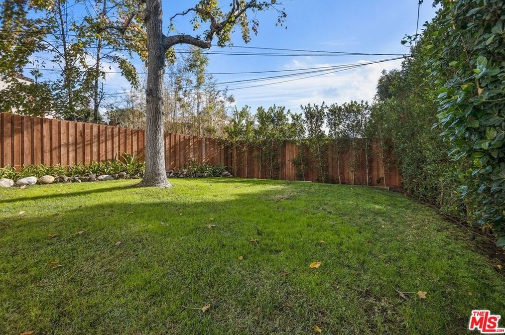3338 Waverly Dr, Los Angeles CA  90027-2525 exterior