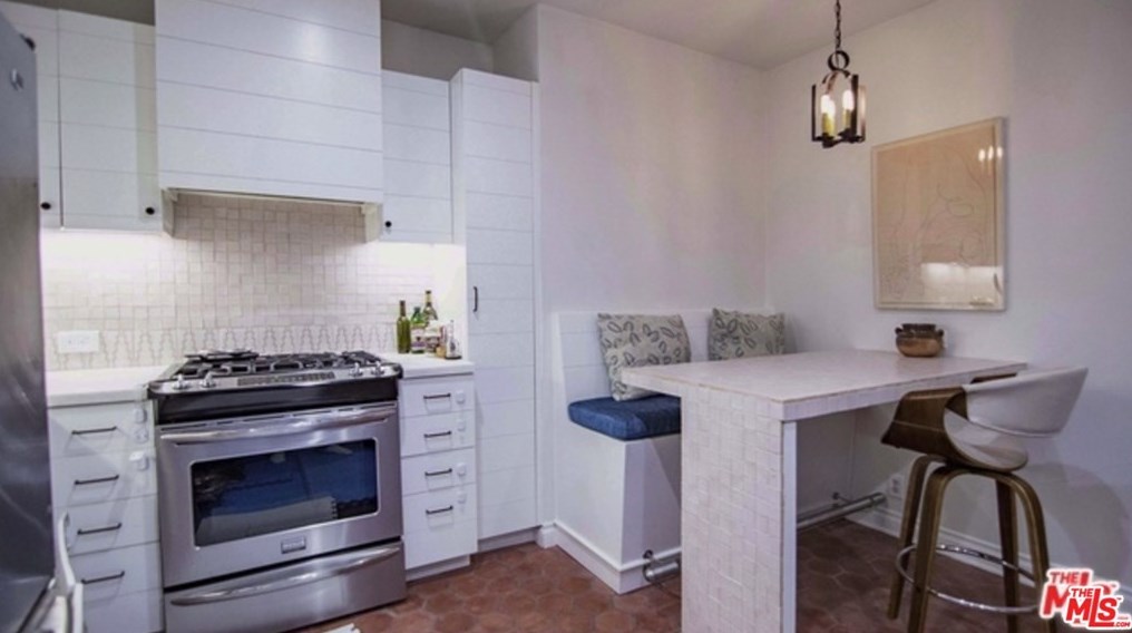 3338 Waverly Dr, Los Angeles CA  90027-2525 exterior