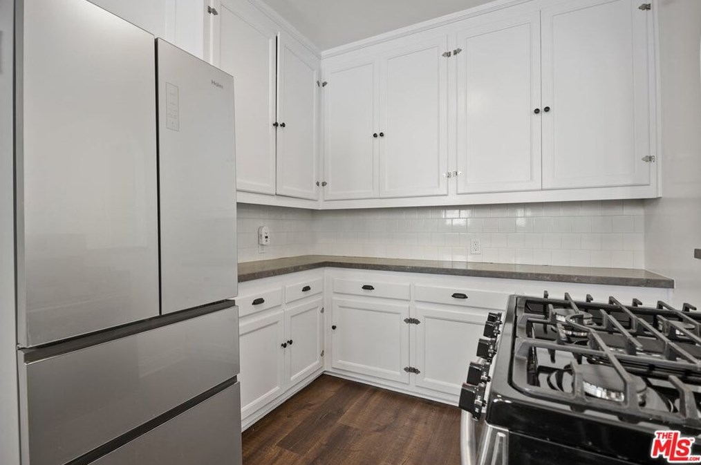 3338 Waverly Dr, Los Angeles CA  90027-2525 exterior