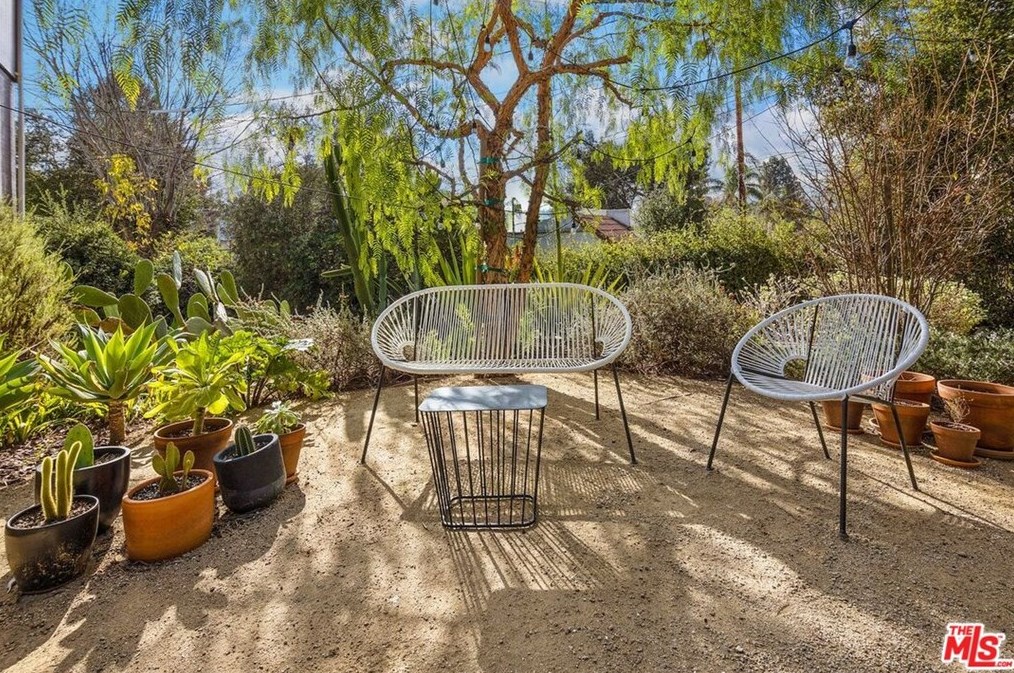 3338 Waverly Dr, Los Angeles CA  90027-2525 exterior