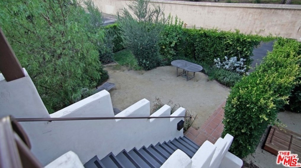 3338 Waverly Dr, Los Angeles CA  90027-2525 exterior