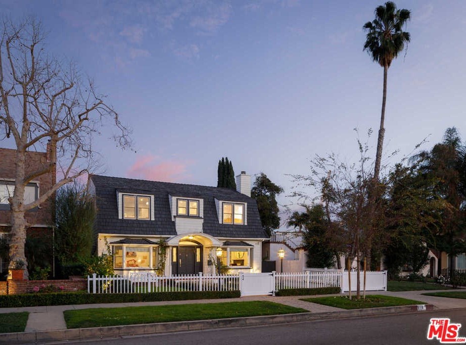 116 Elm Dr, Beverly Hills, CA 90210-5510