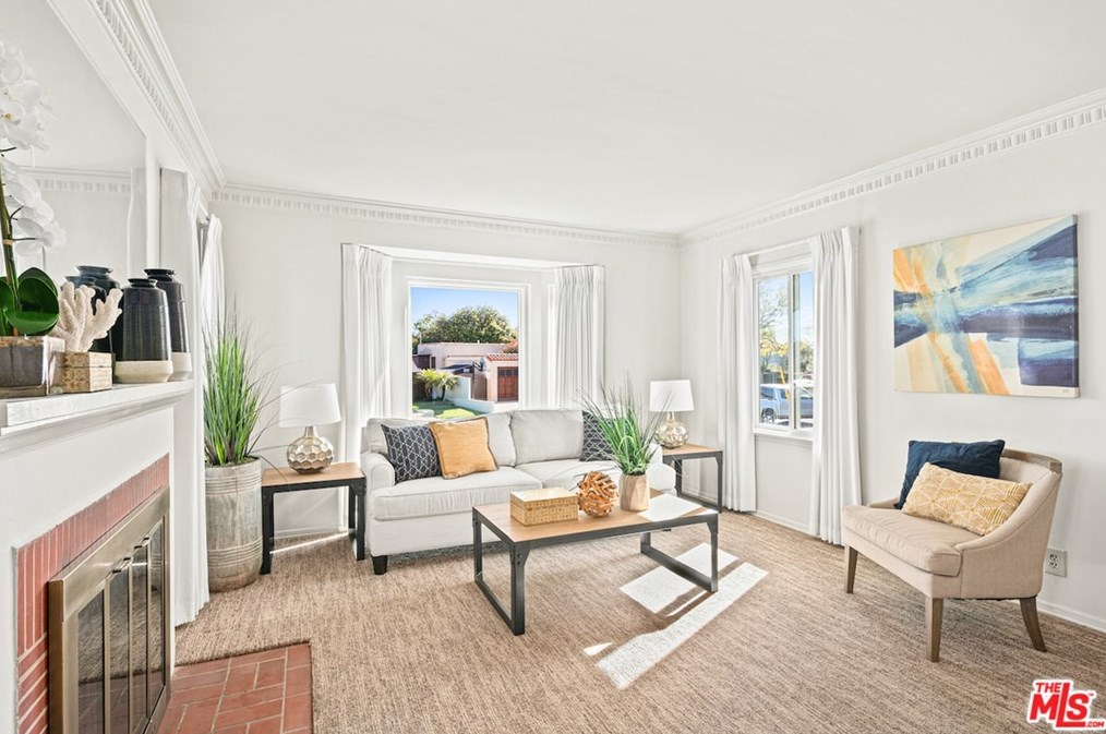 7407 Naylor Ave, Los Angeles, CA 90045-1651