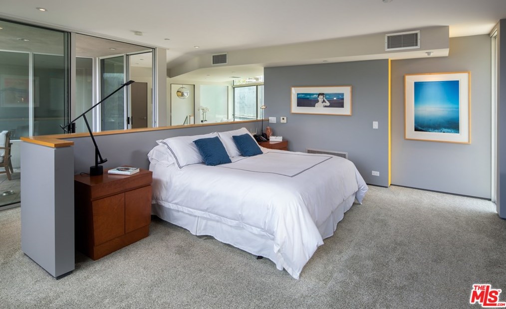 3274 Knoll Dr, Los Angeles CA  90068-1524 exterior