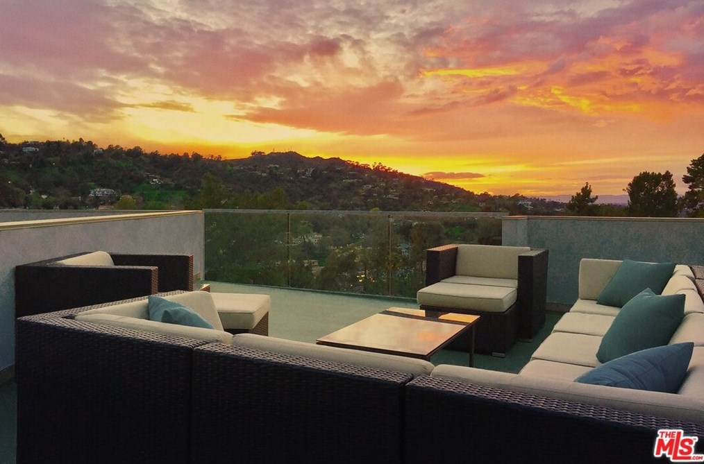 3274 Knoll Dr, Los Angeles CA  90068-1524 exterior