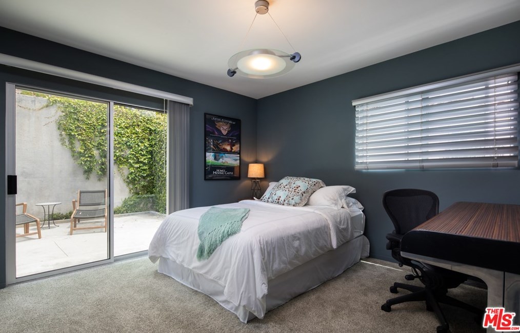 3274 Knoll Dr, Los Angeles CA  90068-1524 exterior