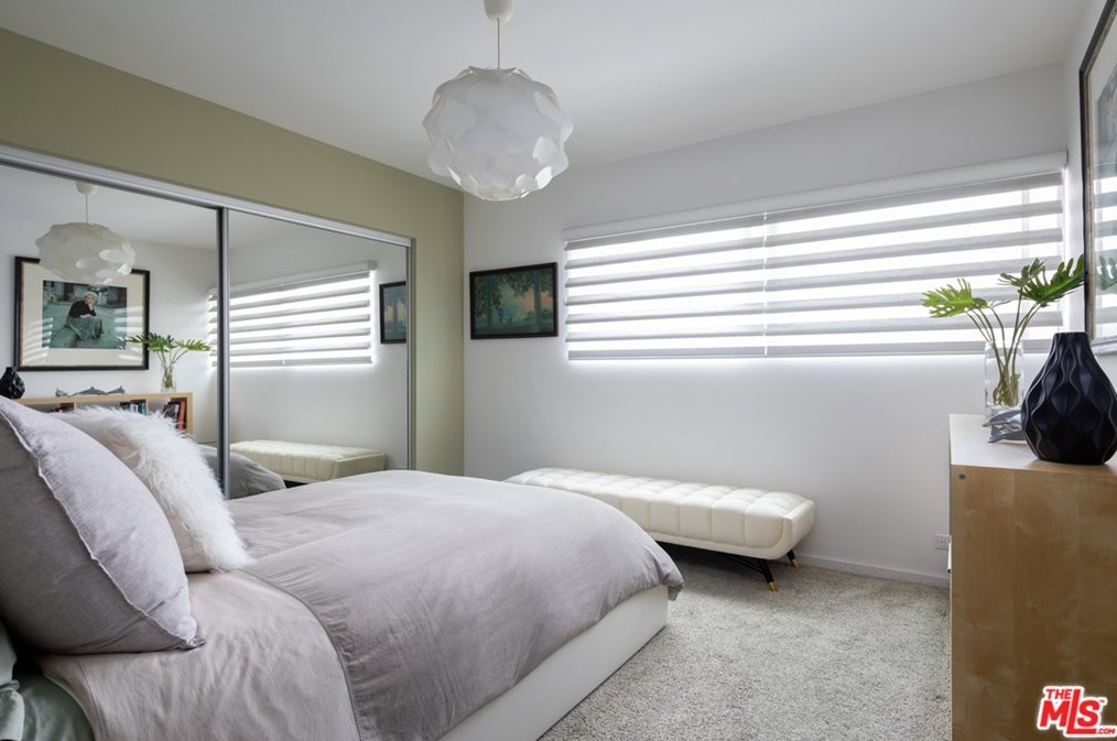 3274 Knoll Dr, Los Angeles CA  90068-1524 exterior