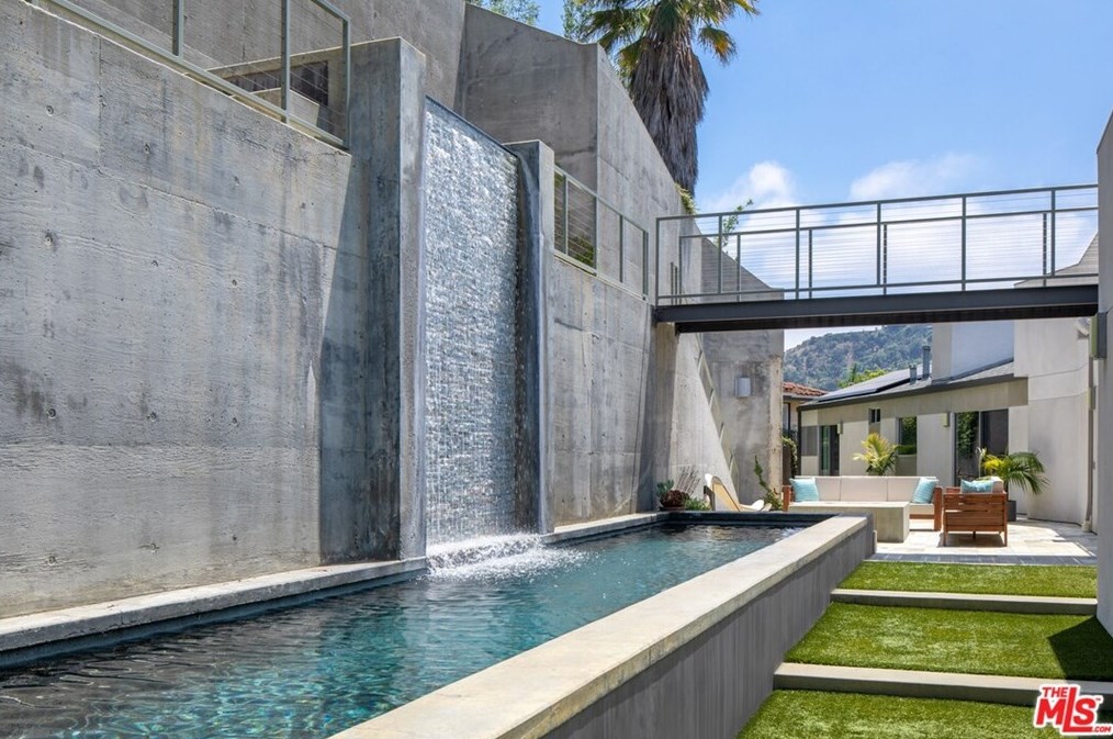 3274 Knoll Dr, Los Angeles CA  90068-1518 exterior