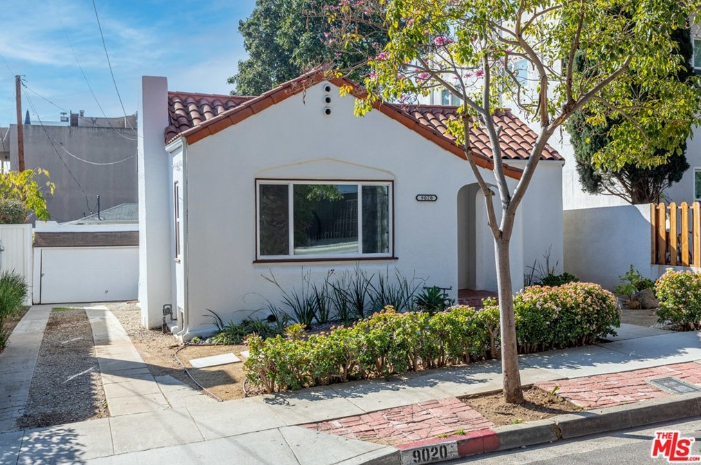 9020 Phyllis Ave, Los Angeles, CA 90069-4409