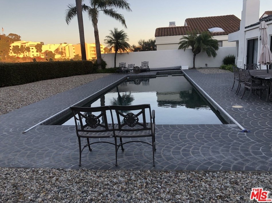 24609 Skyline View Dr, Malibu, CA 90265-4719