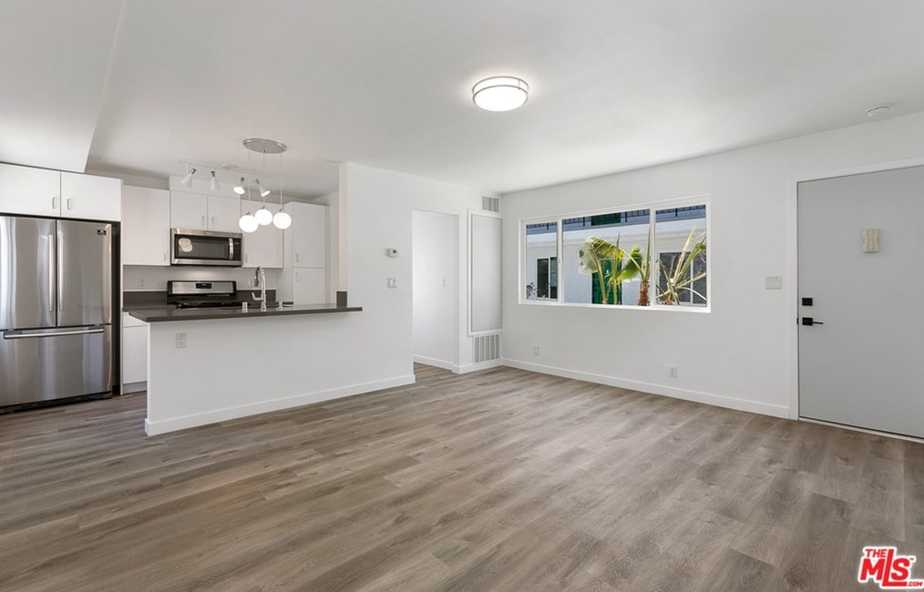 6736 Woodley Ave #5, Van Nuys, CA 91406