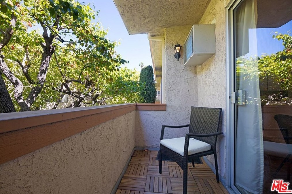 12030 Rochester Ave, Los Angeles CA  90025-2162 exterior