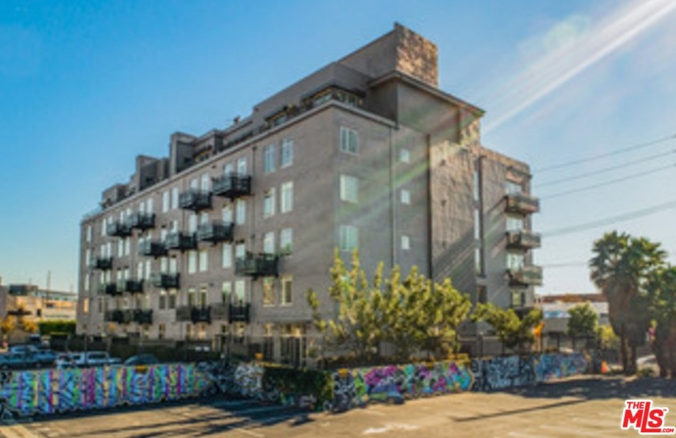 825 4th St, Los Angeles CA  90013-1801 exterior