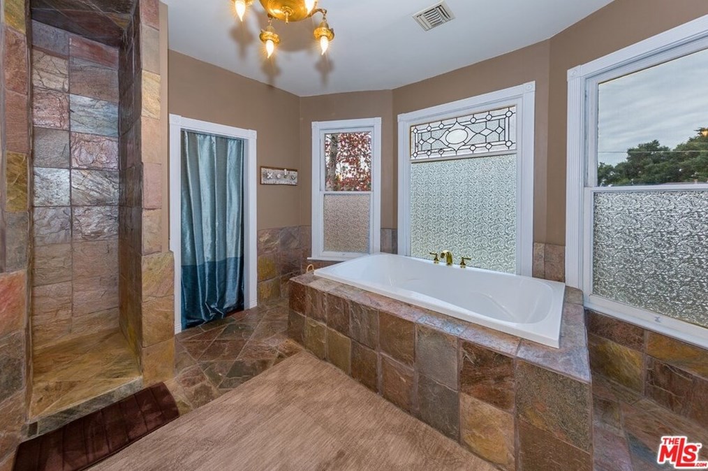 1046 Garfield Ave, Pasadena CA 91104-3532 exterior