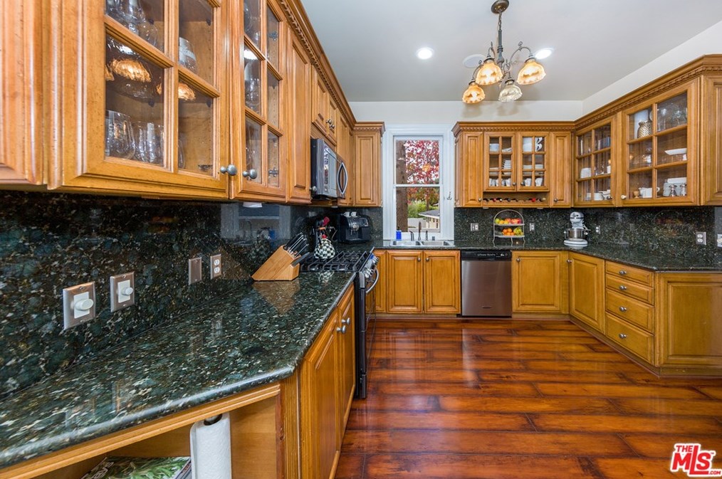 1046 Garfield Ave, Pasadena CA 91104-3532 exterior