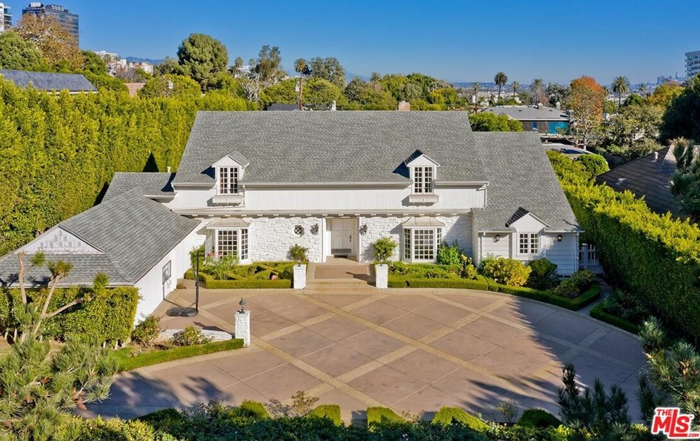 714 Sierra Dr, Beverly Hills, CA 90210-3524