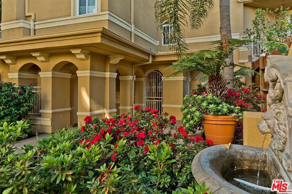 10641 Missouri Ave, Los Angeles CA  90025-4800 exterior