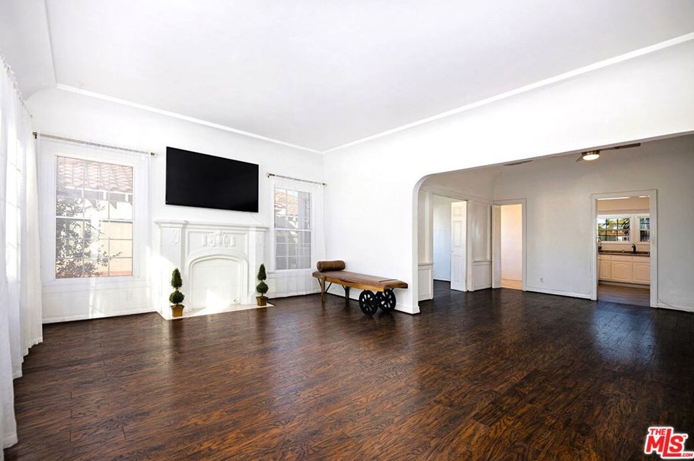 1108 Highland Ave, Los Angeles CA  90019-1750 exterior