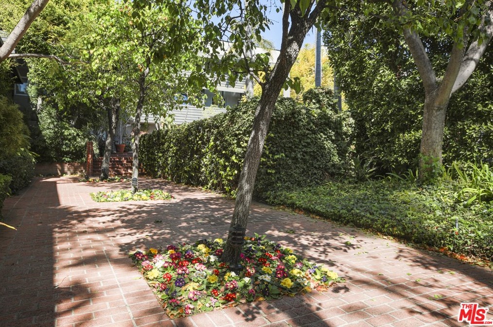 11767 Sunset Blvd, Los Angeles CA  90049-2990 exterior
