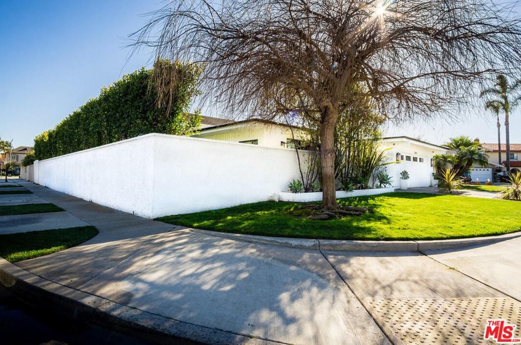 3942 Kitten Cir, Huntington Beach, CA 92649-3045