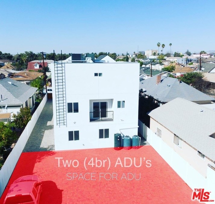 1740 New England St, Los Angeles CA  90006-5312 exterior