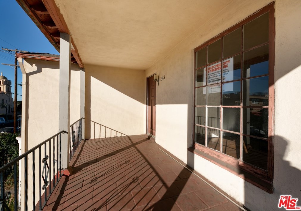 1361 35th St, Los Angeles, CA 90007-3411