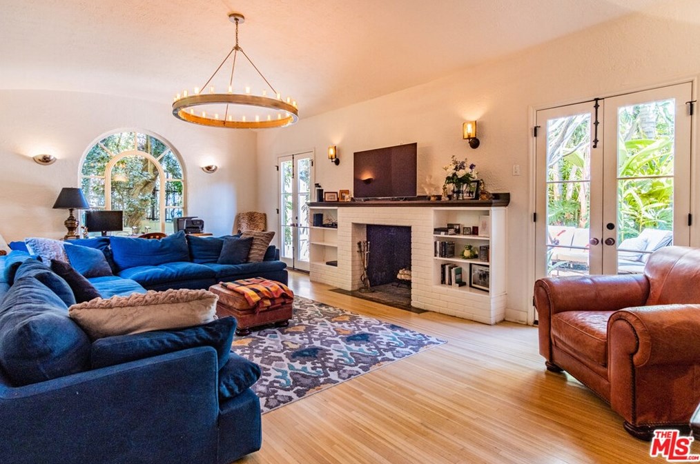 7040 Hillside Ave, Los Angeles CA  90068-3714 exterior