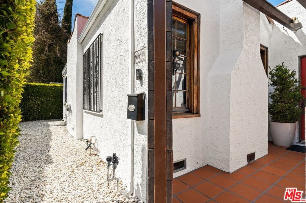 8059 Clinton St, Los Angeles, CA 90048-2326